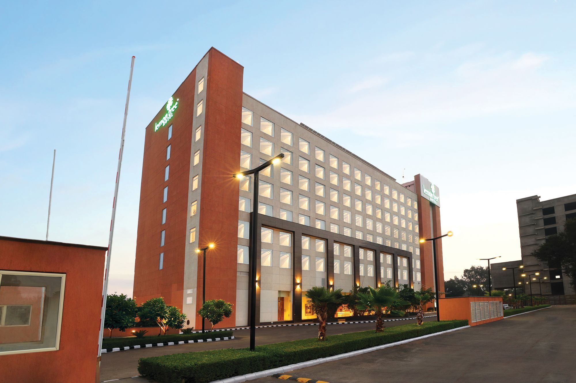 גורגאון Lemon Tree Hotel Sohna Road מראה חיצוני תמונה